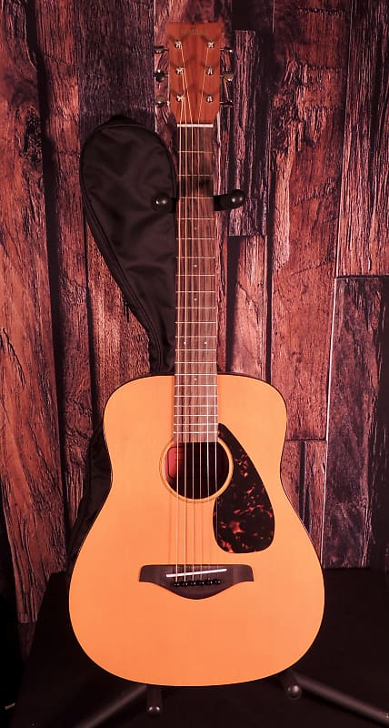акустическая гитара covenant focus black x с чехлом Акустическая гитара Yamaha JR1 Mini Acoustic Guitar with Gig Bag Natural