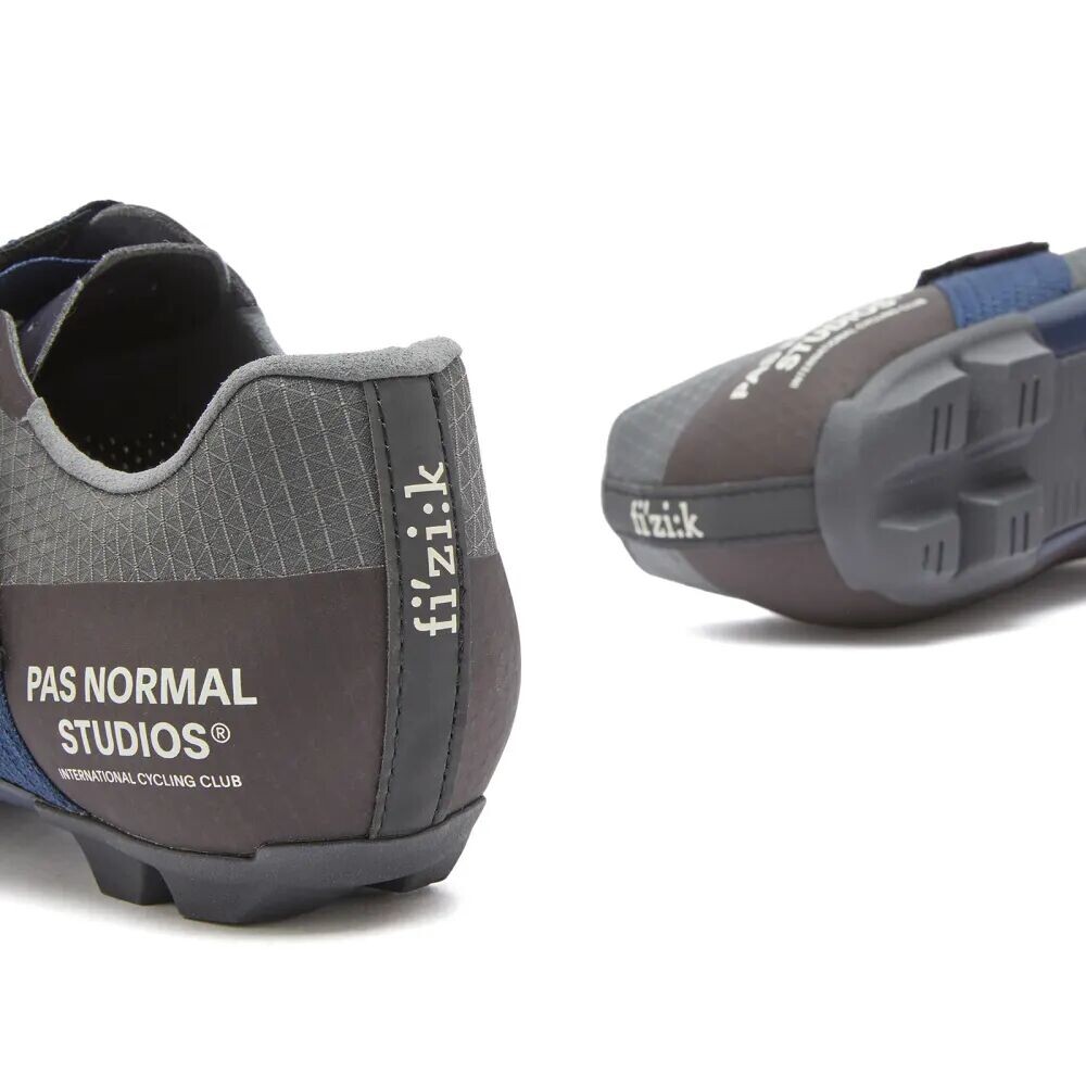 

Pas Normal Studios x Fizik Vento Ferox Carbon Shoe, серый