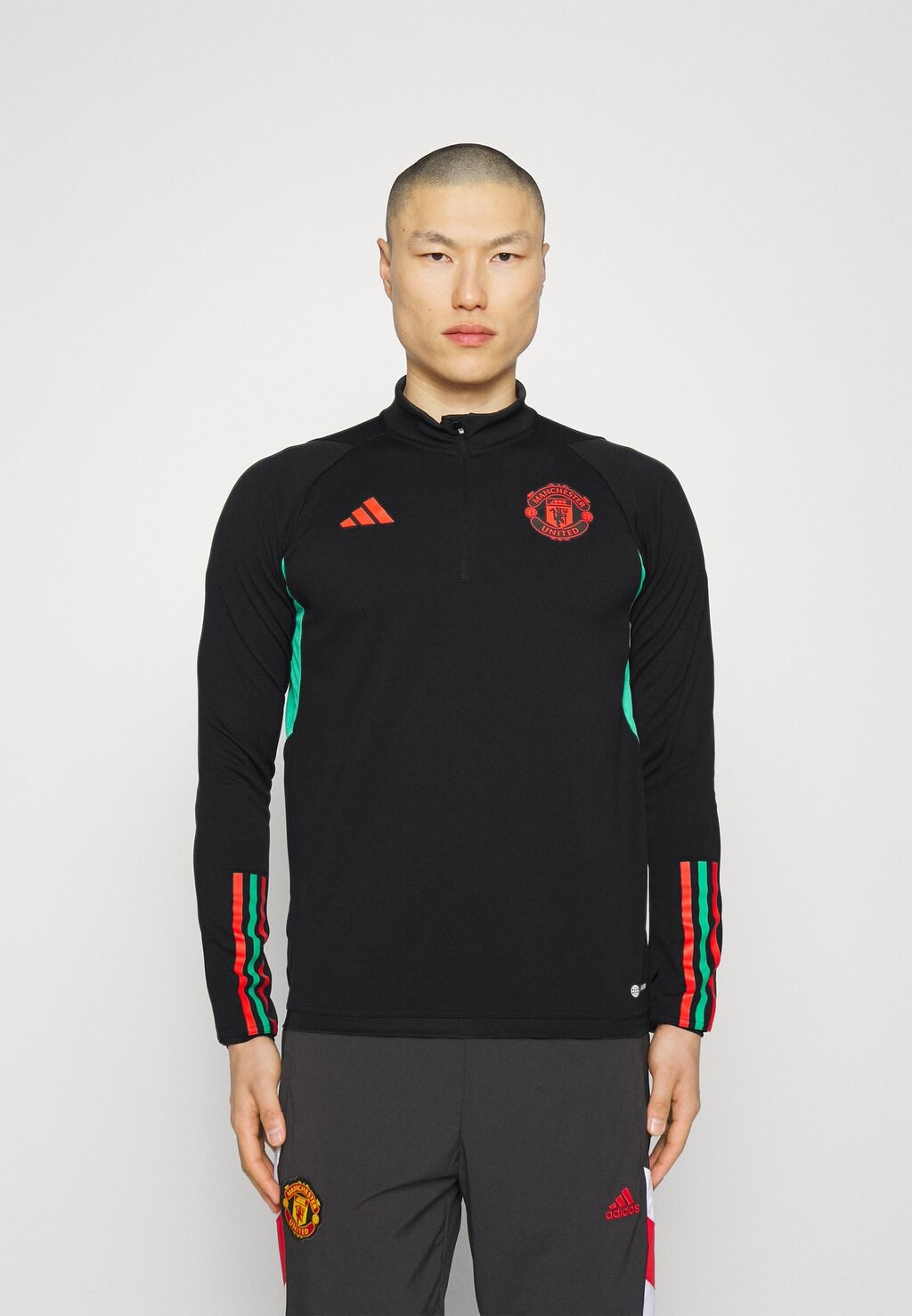 

Спортивная футболка Adidas