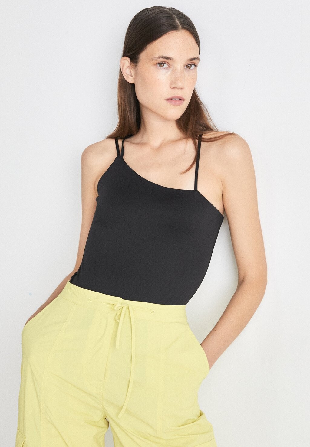 

Верх Tommy Jeans MULTI STRAP BODY, черный