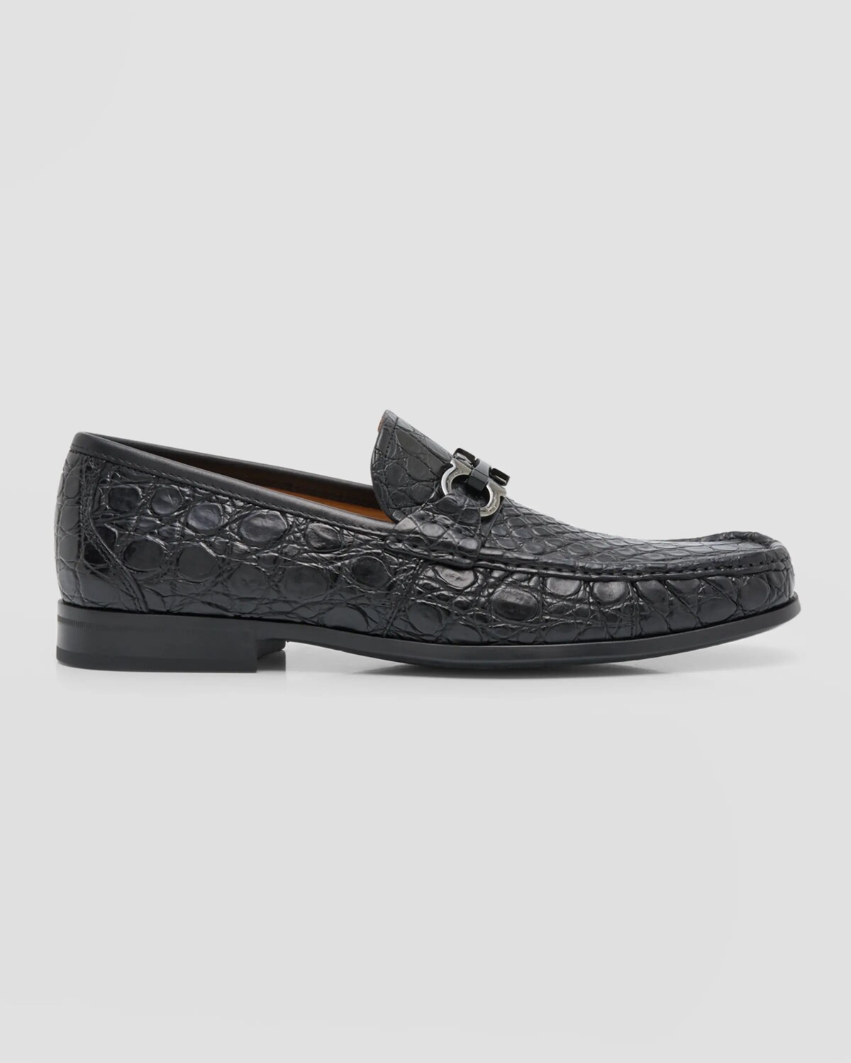 

Мужские лоферы Grandioso 3 с тиснением под крокодила Ferragamo, цвет Nero