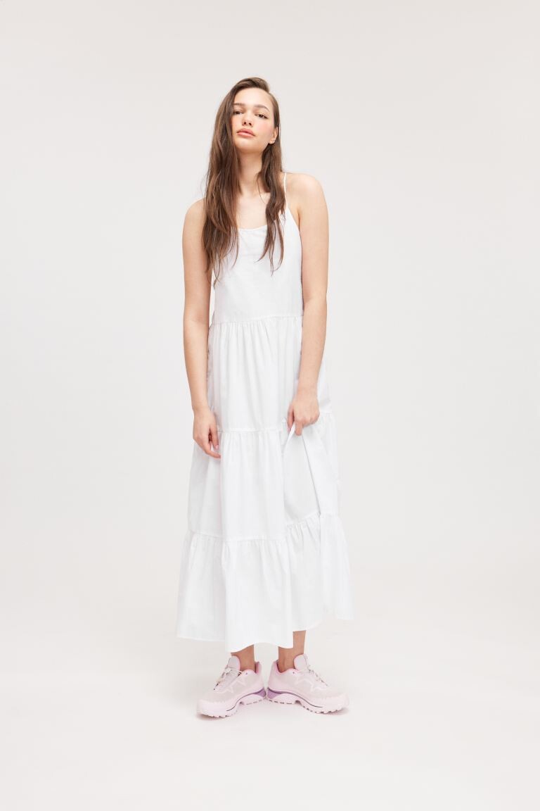 

Ярусное платье макси из поплина Monki, белый