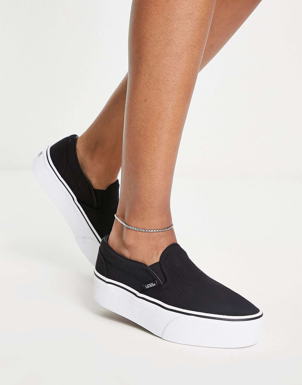 

Черные кроссовки в рубчик Vans Slip-On Stackform