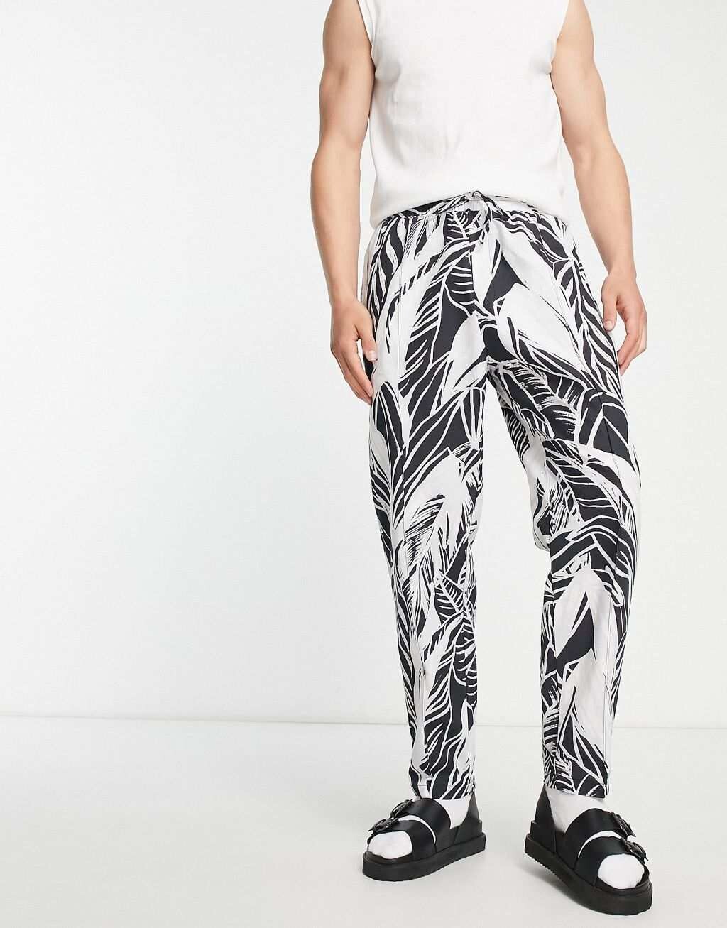 

Черно-белые зауженные брюки ASOS MADE IN KENYA, Черный