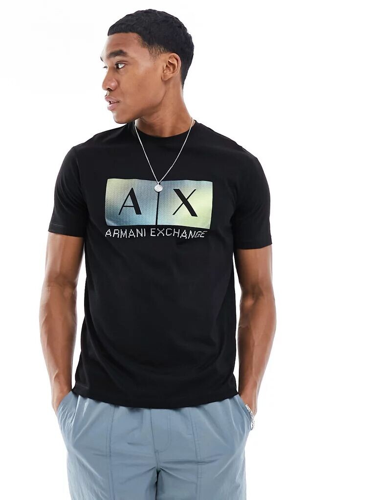 

Черная футболка Armani Exchange с квадратным логотипом на груди
