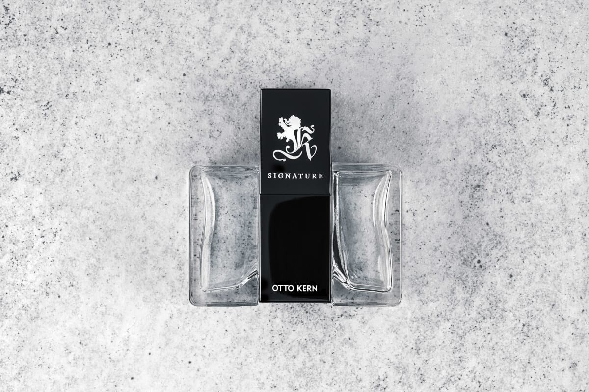 Отто вода. Otto Kern Парфюм мужской. Otto Kern Signature man. Signature man Eau de Parfum Otto Kern. Отто Керн Коммитмент.