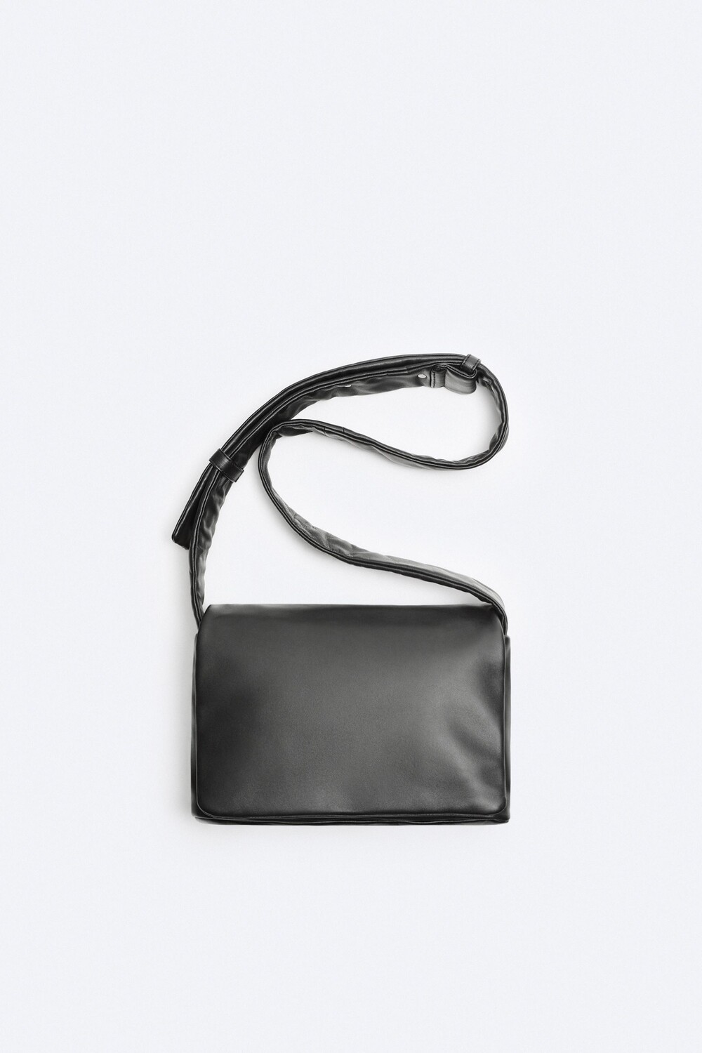 

Кожаная сумка с клапаном ZARA, черный