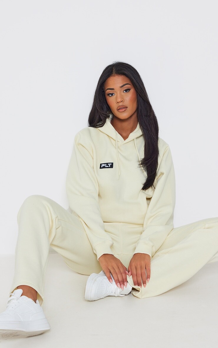 

PrettyLittleThing Tall Кремовый свободный худи с логотипом