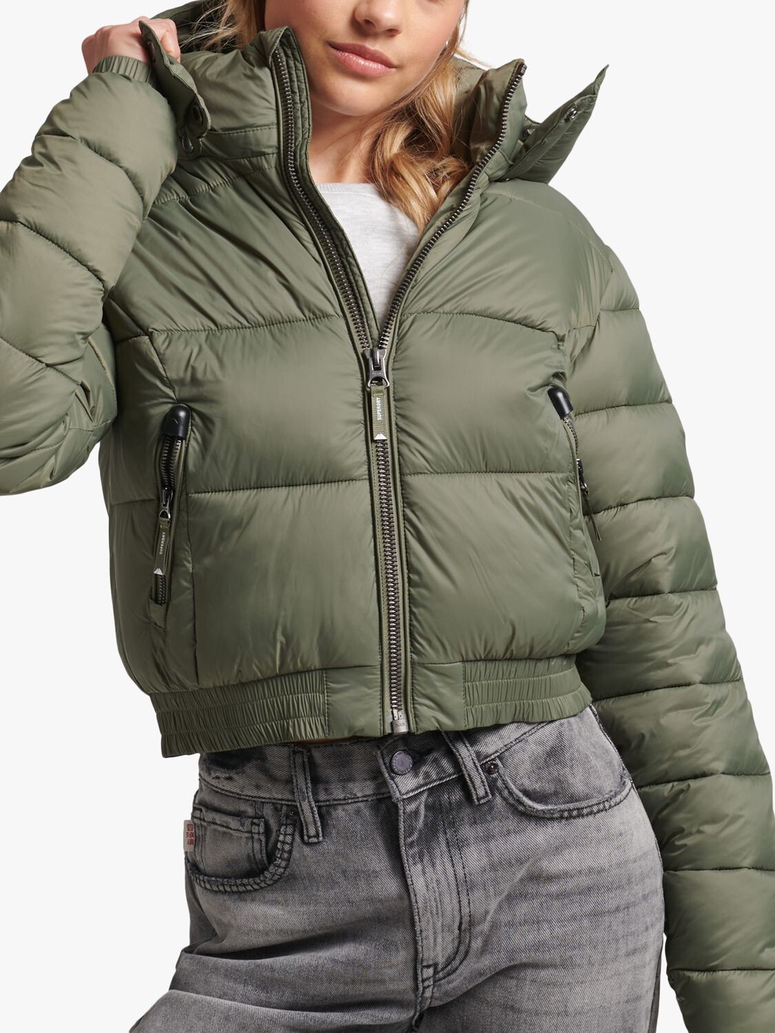 

Укороченная куртка с капюшоном Superdry Fuji, пыльный оливковый
