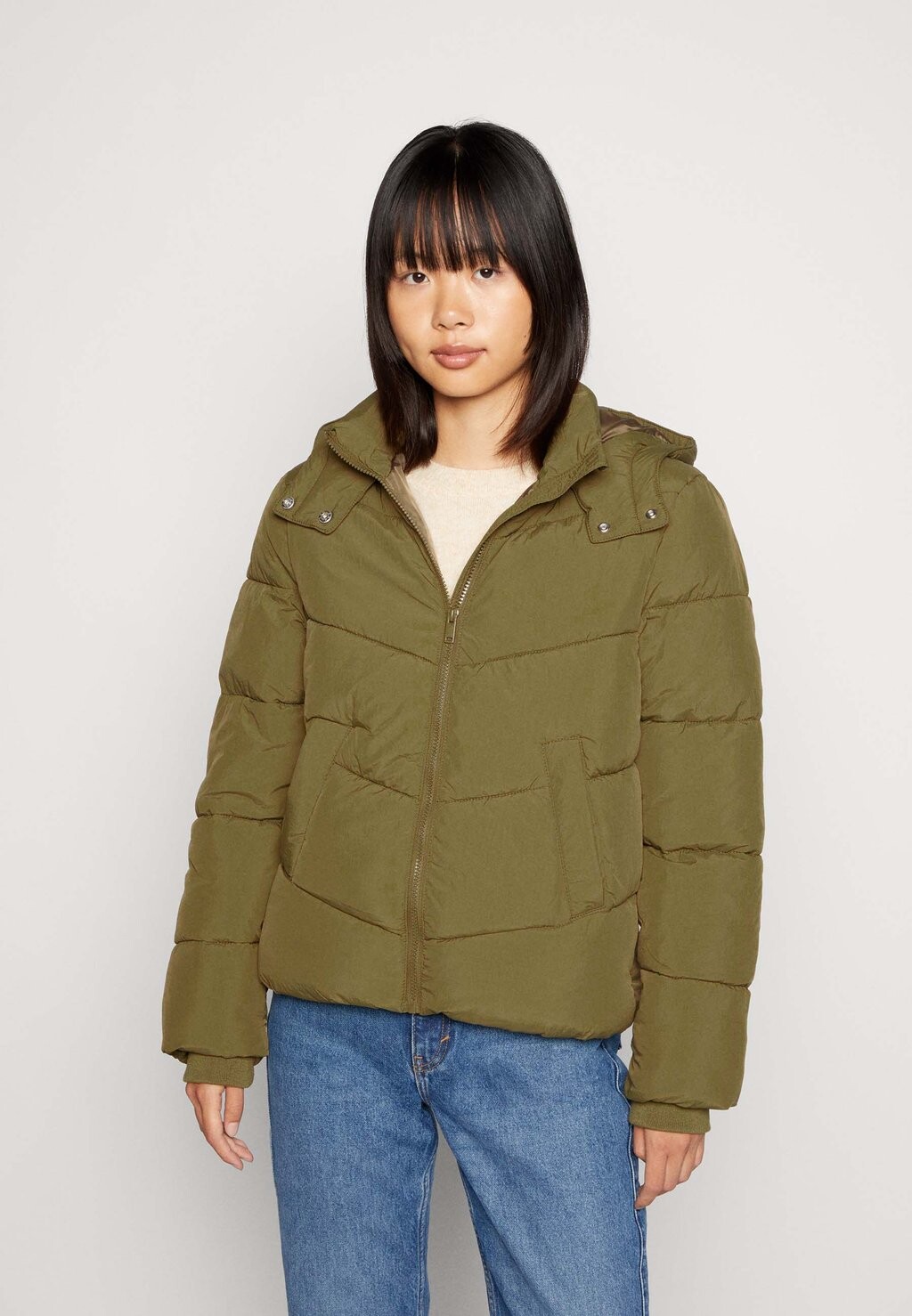 

Куртка зимняя PCJAMILLA SHORT PUFFER JACKET Pieces, темно-оливковый, Зеленый