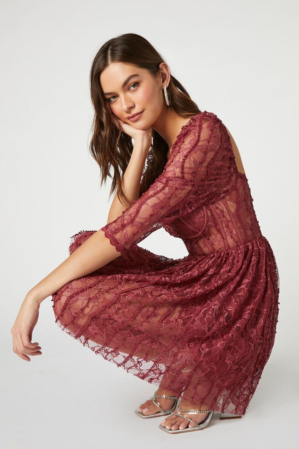 

Кружевное мини-платье с расклешенной юбкой Forever 21