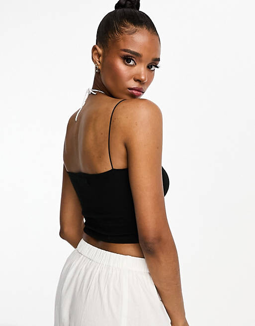 

Комплект из двух укороченных топов в рубчик Pull&Bear белого и черного цветов