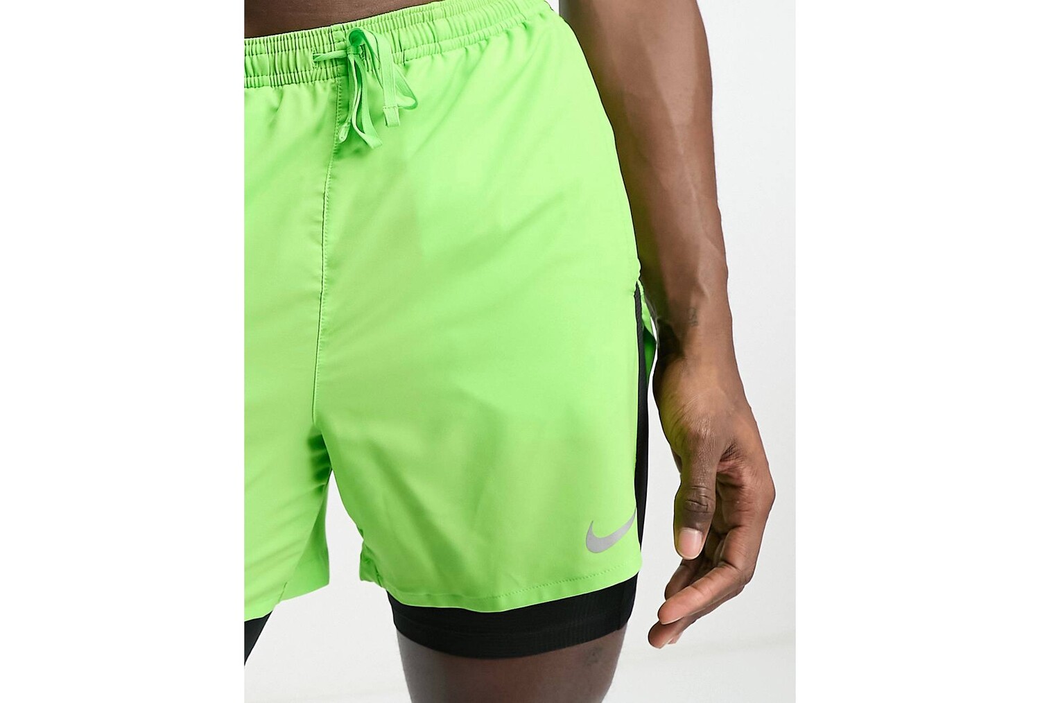 

Шорты Nike Running Run Division 8 дюймов в зелено-черных тонах