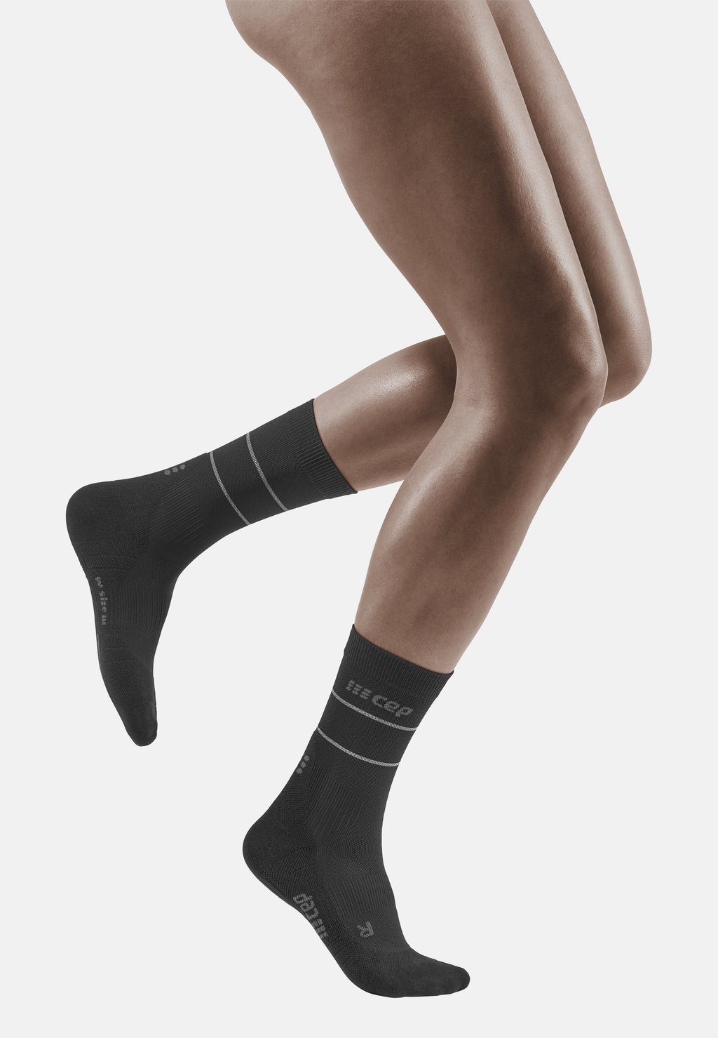 цена Спортивные носки REFLECTIVE MID CUT CEP, цвет schwarz