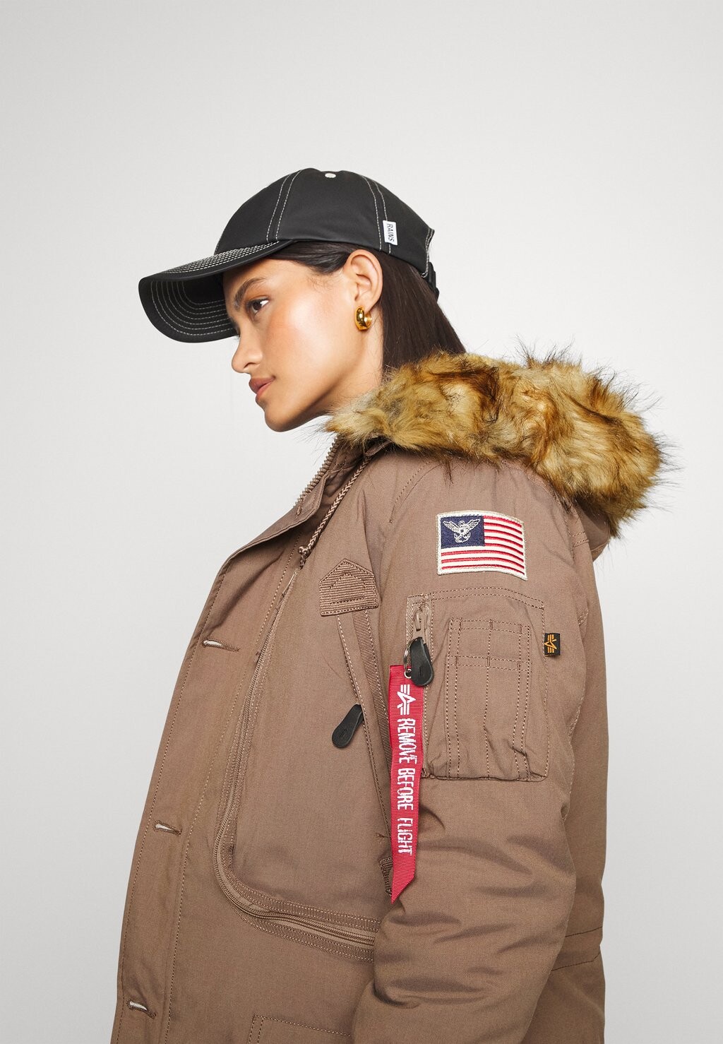 

Зимняя куртка Alpha Industries