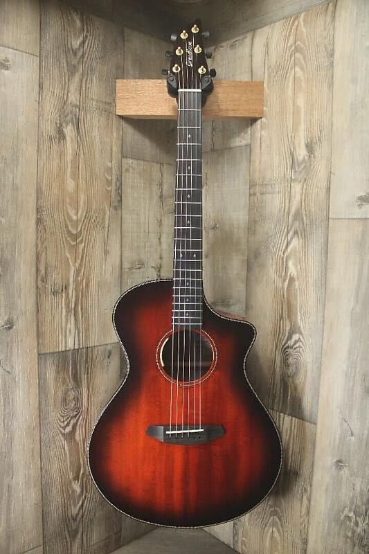 

Гитара Breedlove USA Oregon Concert Ember, красный