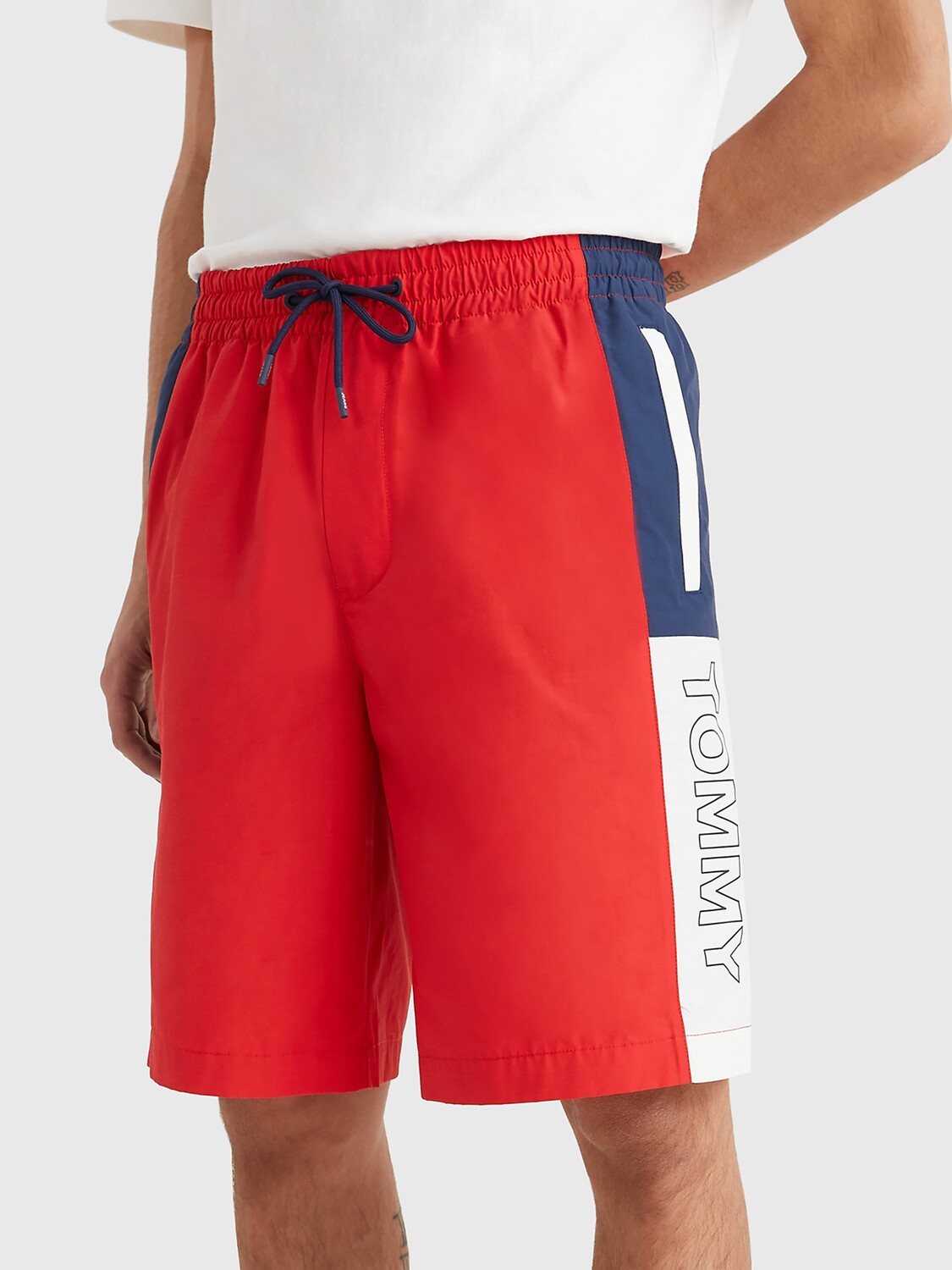 

Баскетбольные шорты с цветными блоками Tommy Hilfiger, глубокий малиновый/ мульти