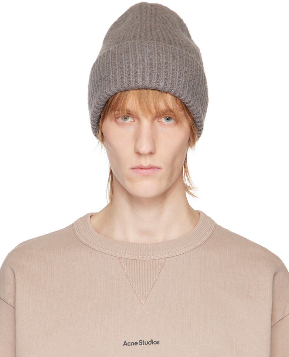 

Серая вязаная шапка в рубчик Acne Studios