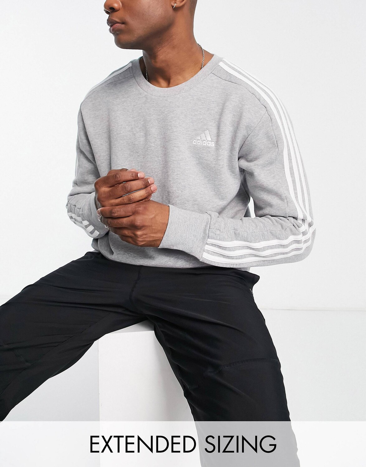 

Серый свитшот с 3 полосками adidas Sportswear essentials