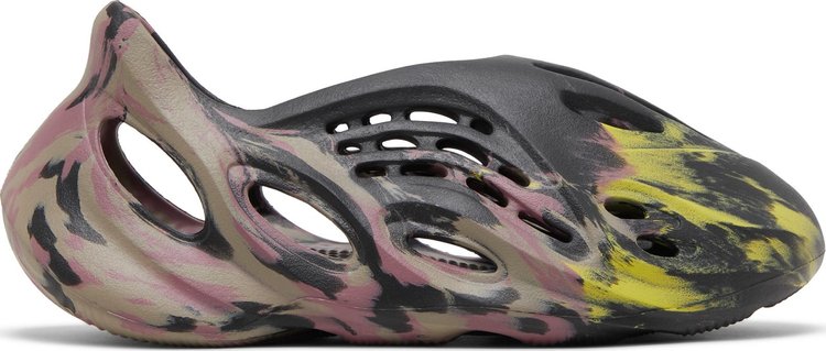 цена Кроссовки Adidas Yeezy Foam Runner 'MX Carbon', черный