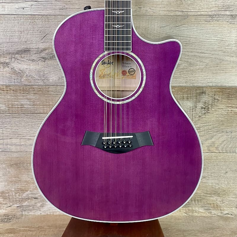 

Taylor Custom GA-12 #12113 12-струнное одеяло из пурпурного клена с футляром Custom GA-12 #12113 12-String Maple Quilt w/case