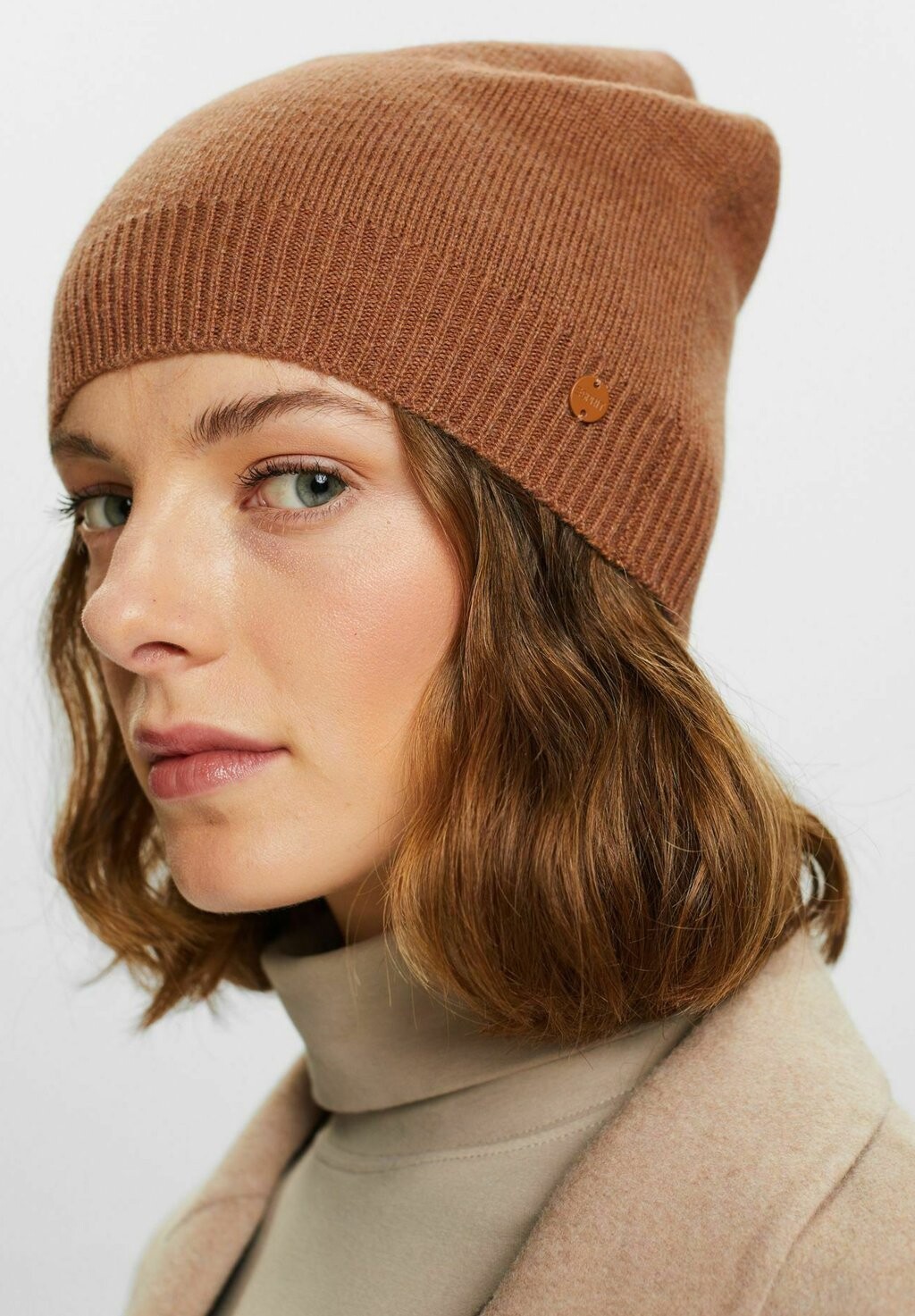 

Шапочка Esprit, карамель
