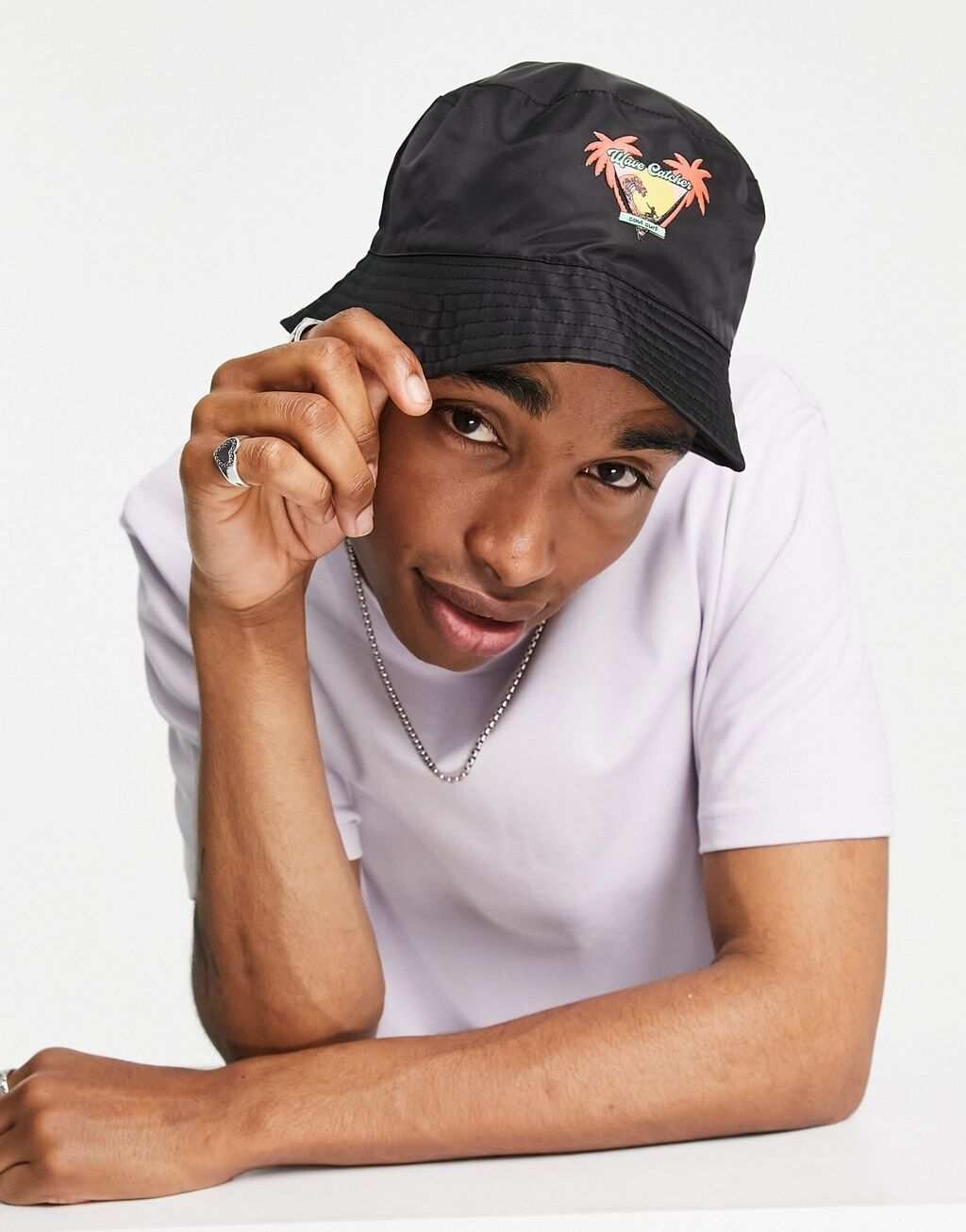 

Черная панама с принтом в виде серфинга ASOS DESIGN