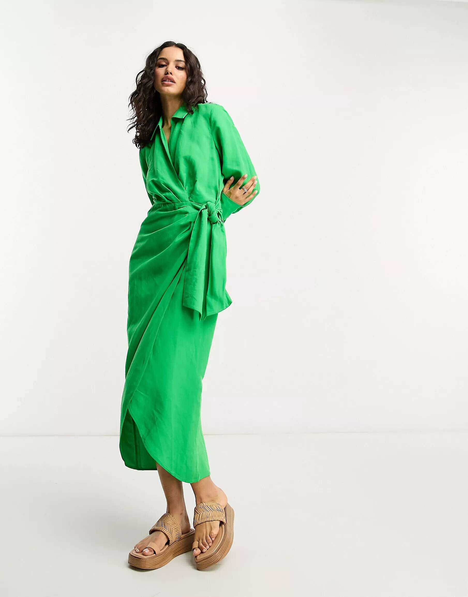 Зеленое платье миди с запахом & Other Stories