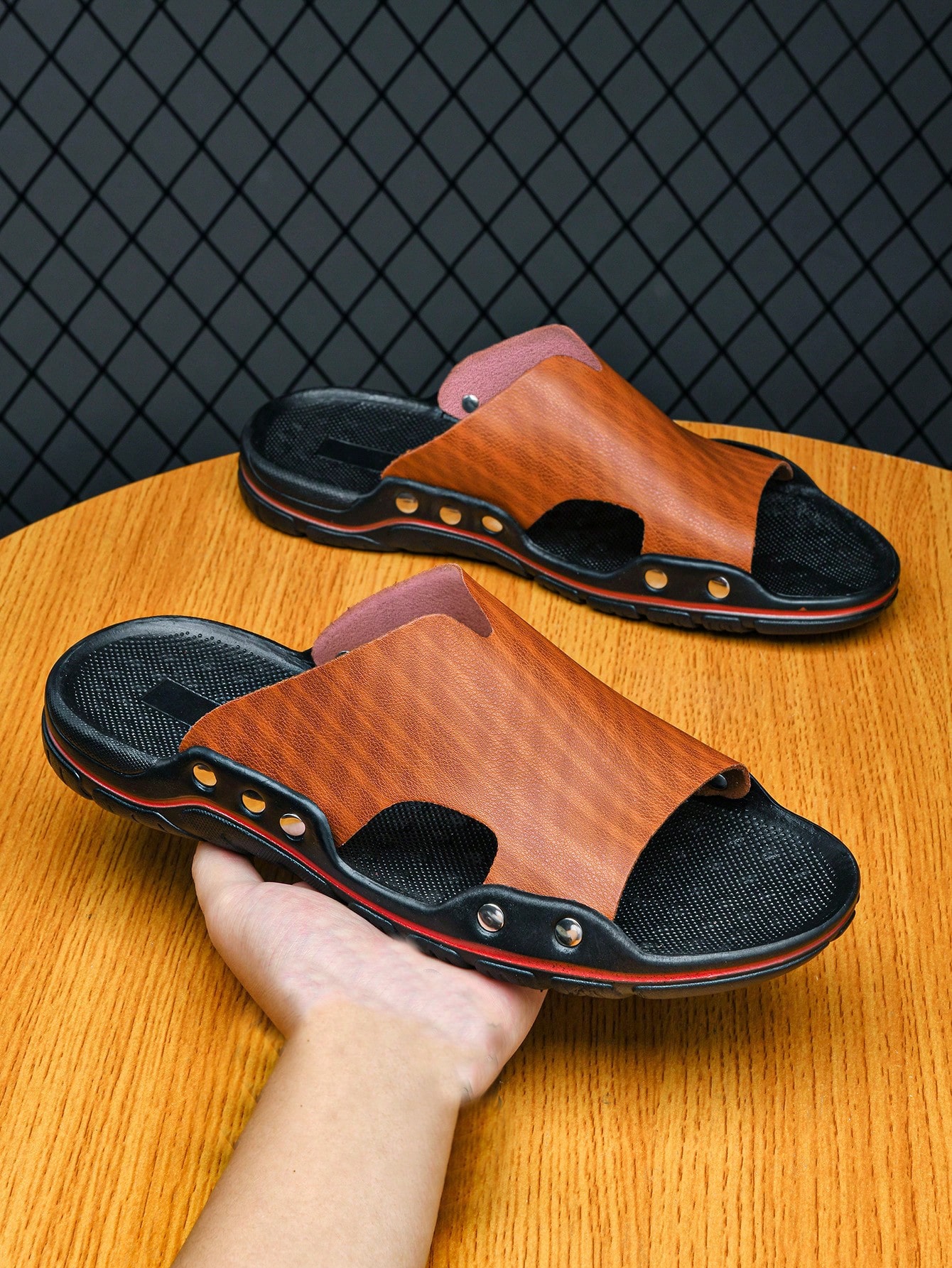 Мужские сандалии-тапочки, коричневый цена и фото