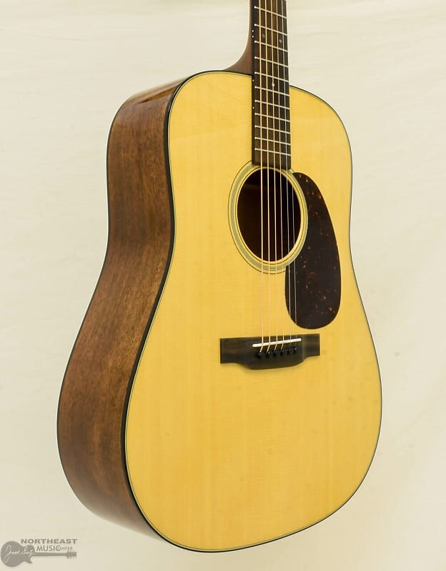 

С.Ф. Акустическая гитара Martin D-18 Dreadnought (серийный номер: 0218)