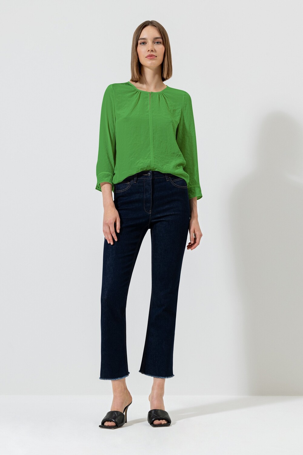 

Струящаяся блузка-рубашка LUISA CERANO, цвет bold green
