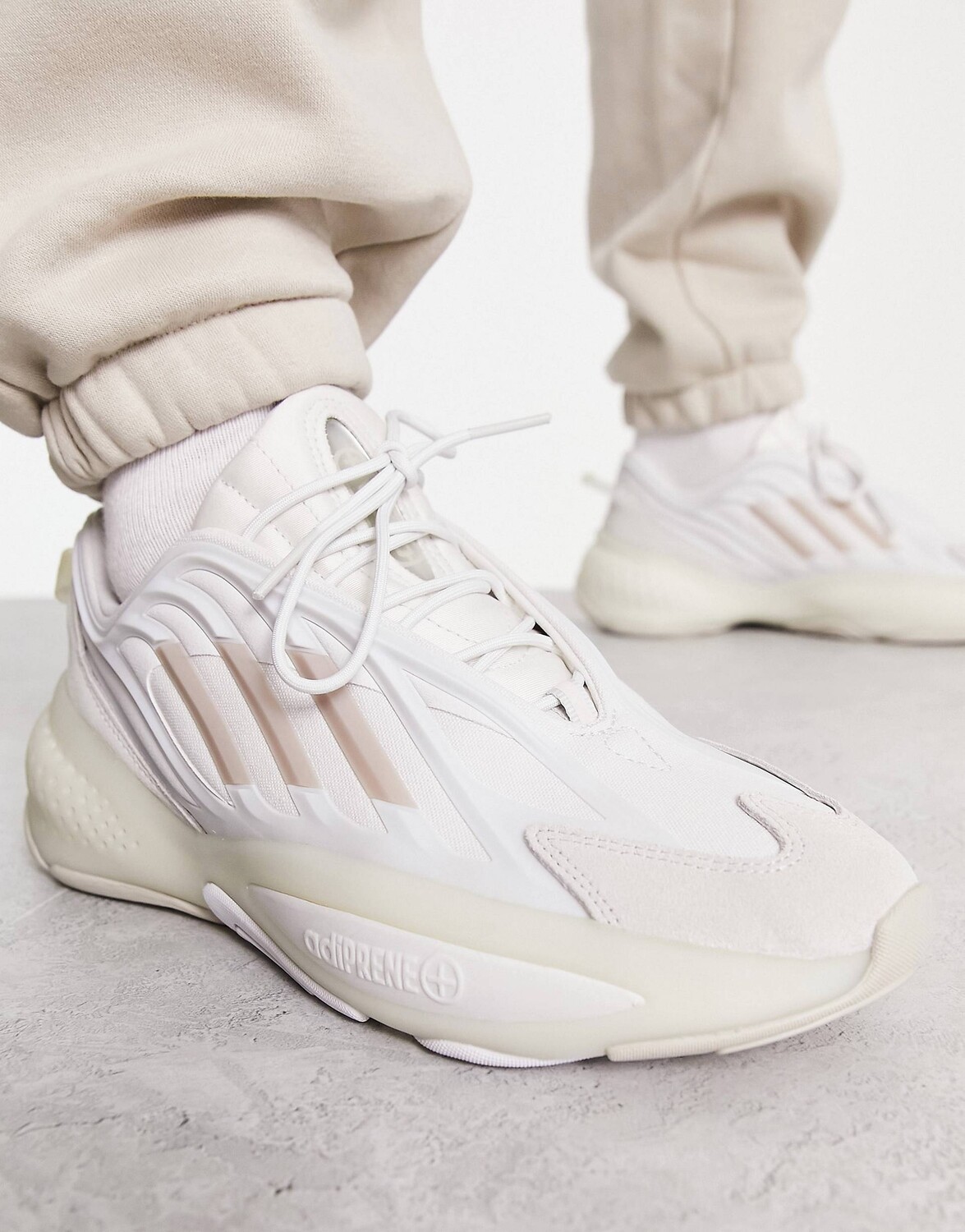 

Белые кроссовки adidas Originals Ozrah