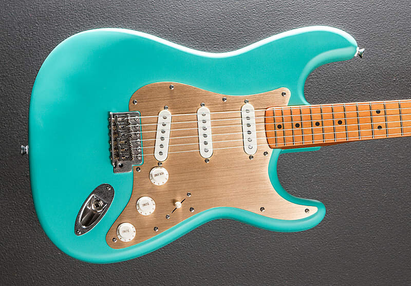 

40th Anniversary Stratocaster Vintage Edition - Satin Seafoam Green Squier 40th Anniversary Stratocaster Edition -