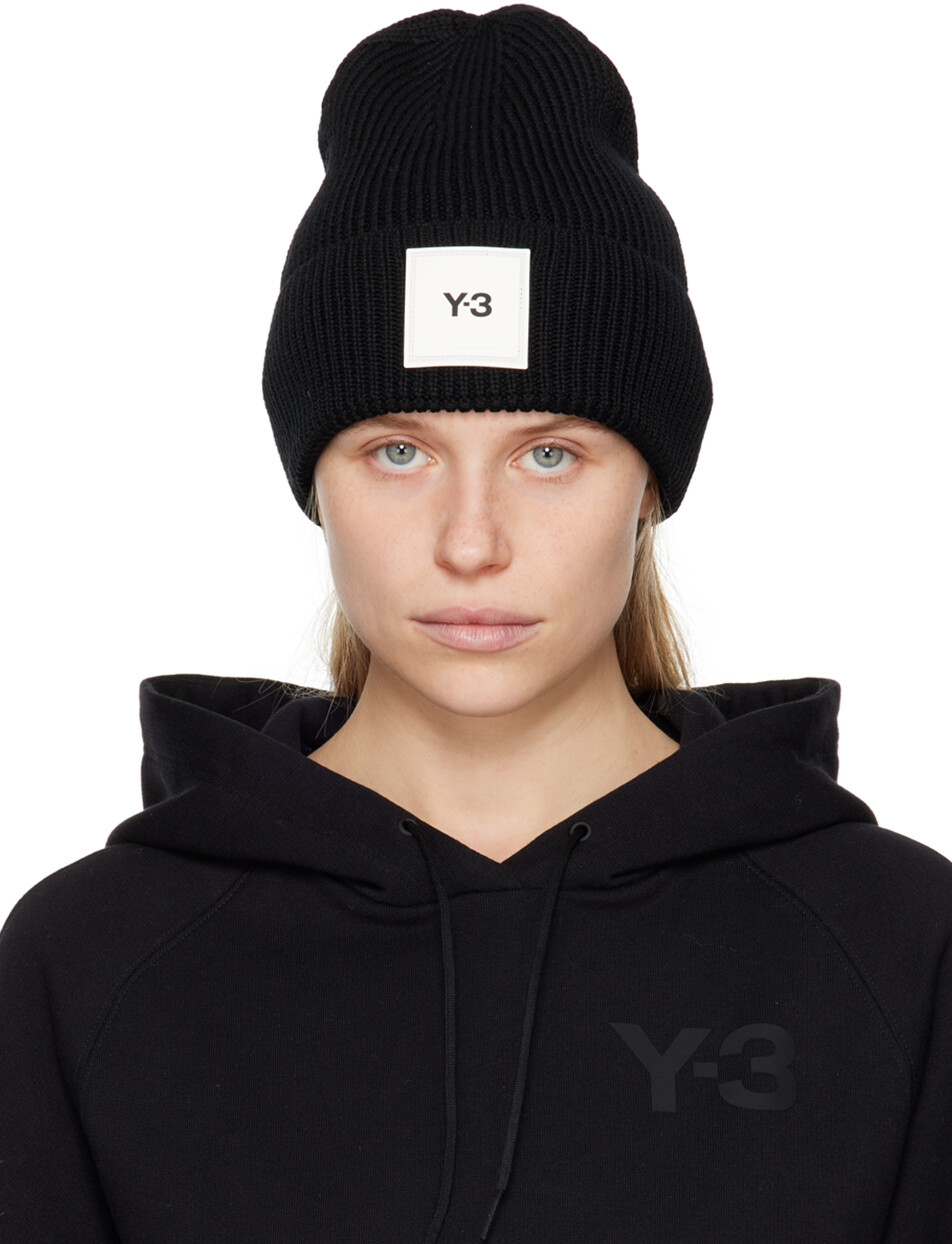 

Черная шапка с нашивками Y-3
