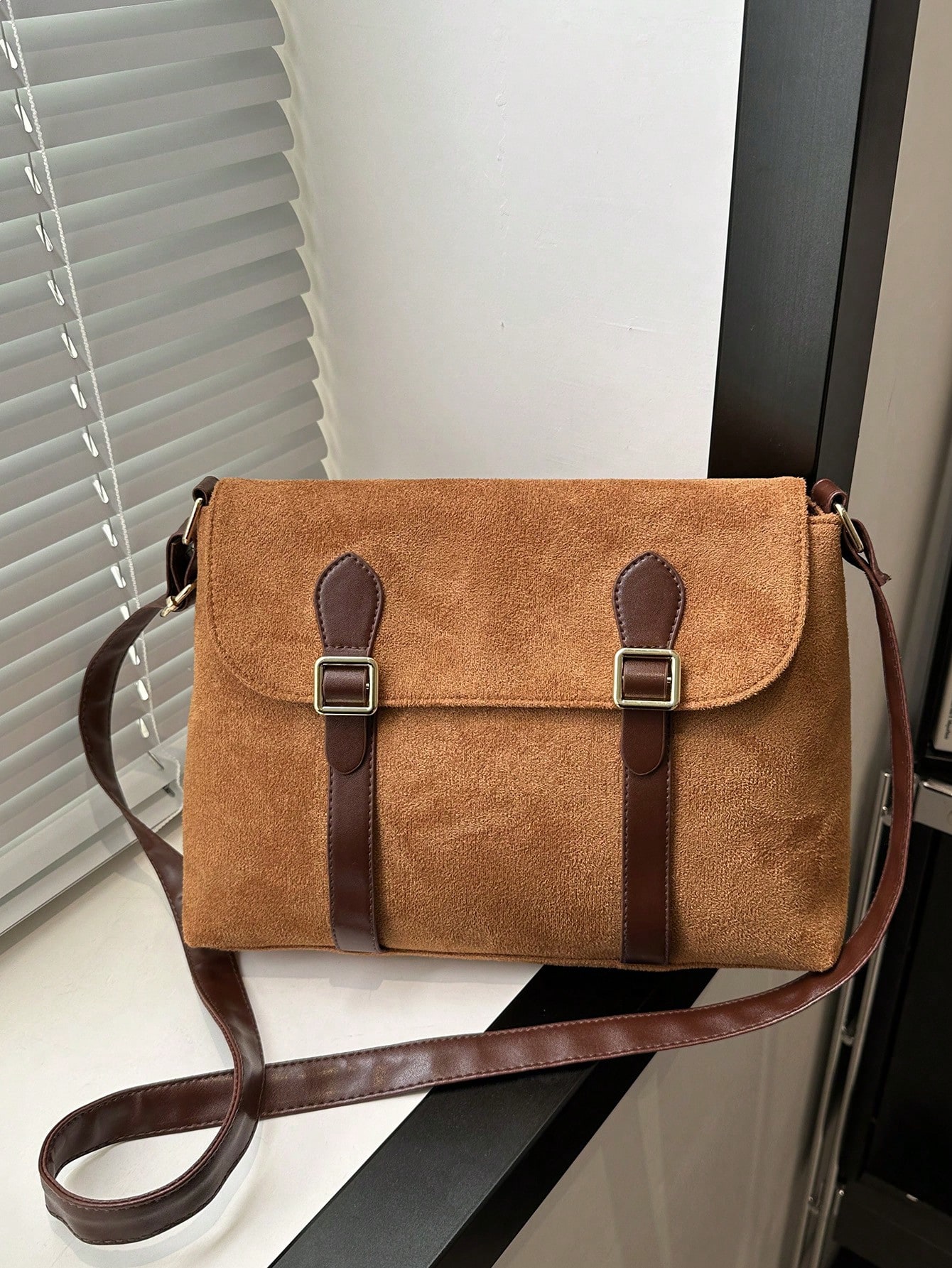 Модная сумка-мессенджер унисекс с украшением на поясе, коричневый