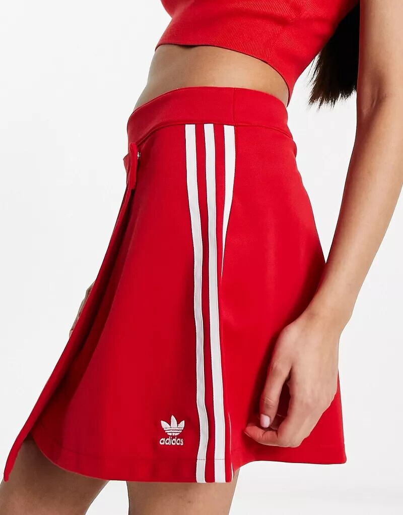 

Алая юбка с запахом и тремя полосками adidas Originals