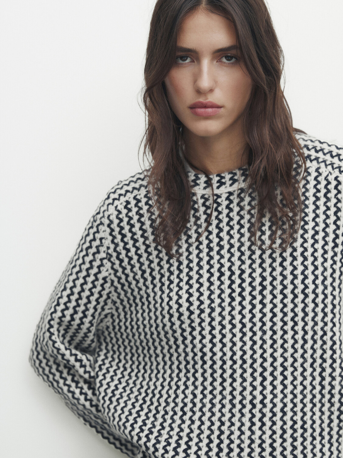 

Трикотажный свитер с зигзаговой деталию Massimo Dutti, синий