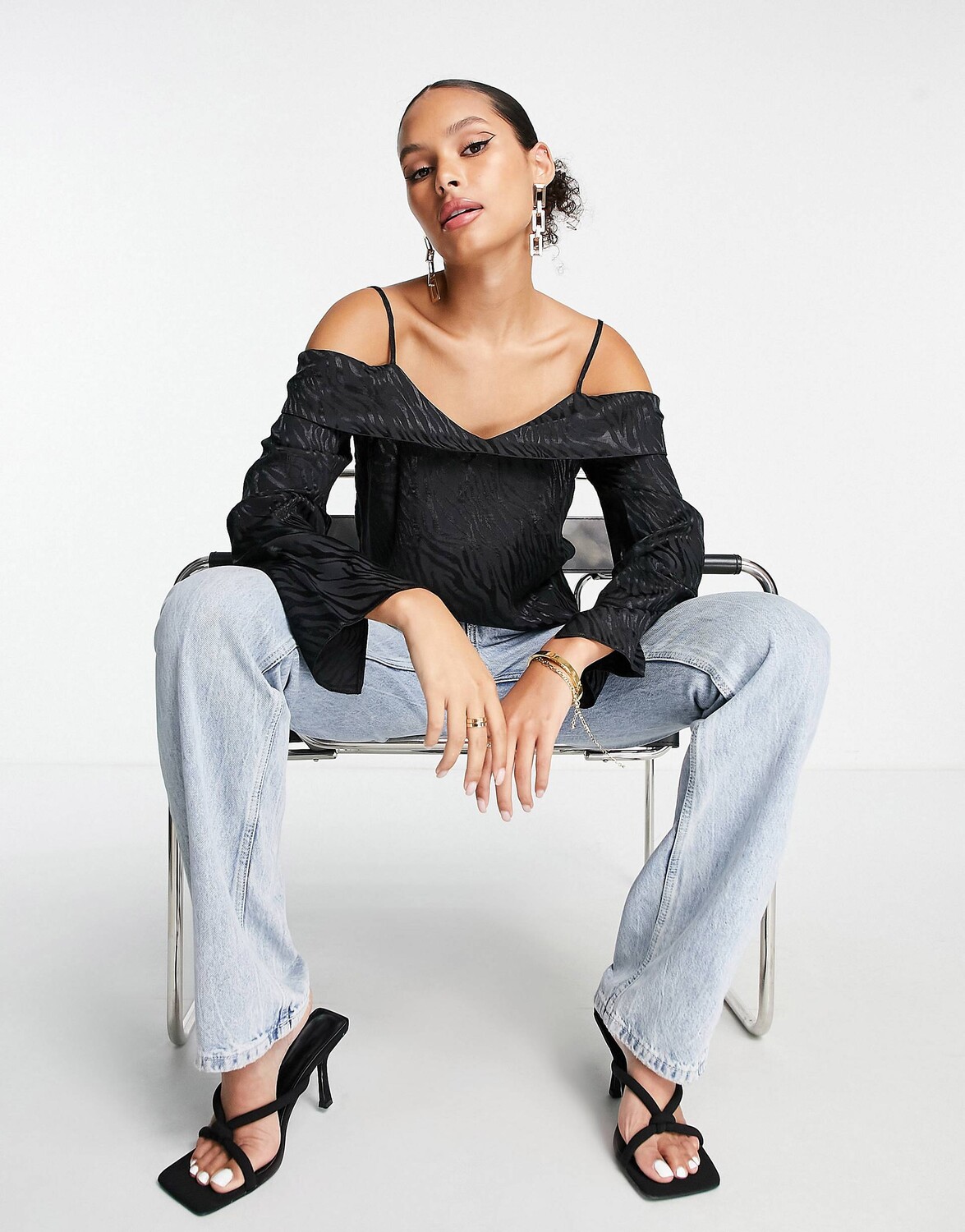 

Черная жаккардовая блуза с открытыми плечами ASOS DESIGN