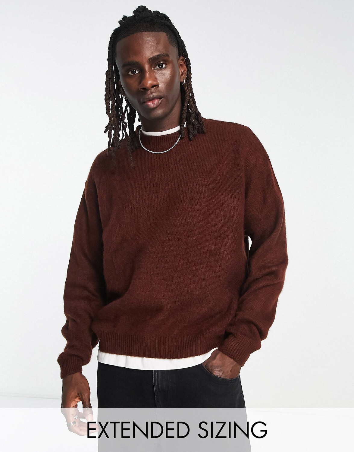

Коричневый пушистый вязаный джемпер с круглым вырезом ASOS DESIGN