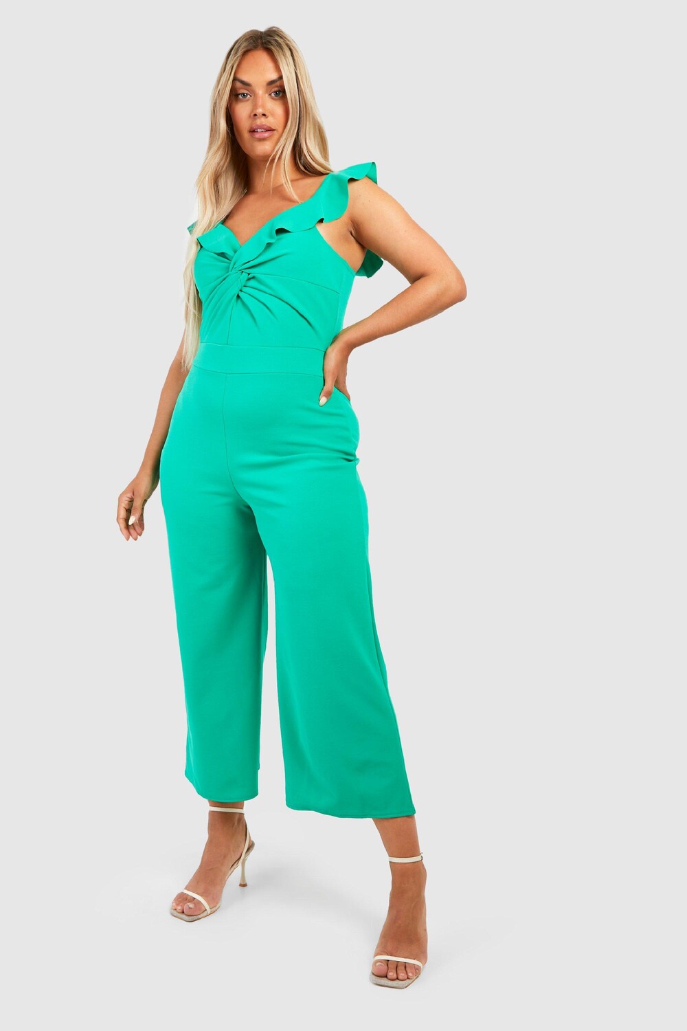 

Комбинезон-кюлот plus twist с передними руфлами Boohoo, зеленый