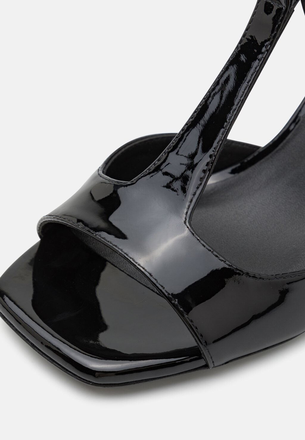 

Сандалии Stuart Weitzman, черный