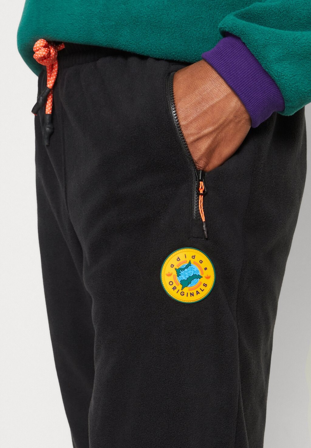 

Спортивные штаны Pant adidas Originals, черные