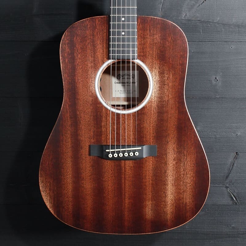 

Гитара Martin D Jr 10E Streetmaster Solid Wood Dreadnought, коричневый