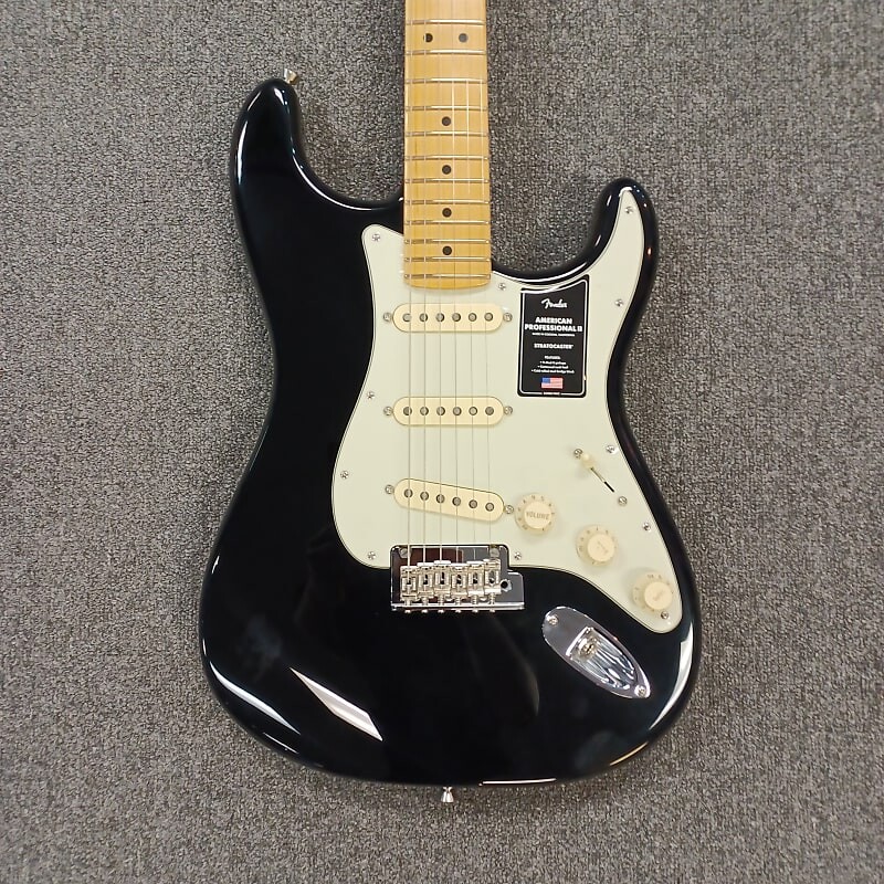 

Fender American Professional II Stratocaster — черный