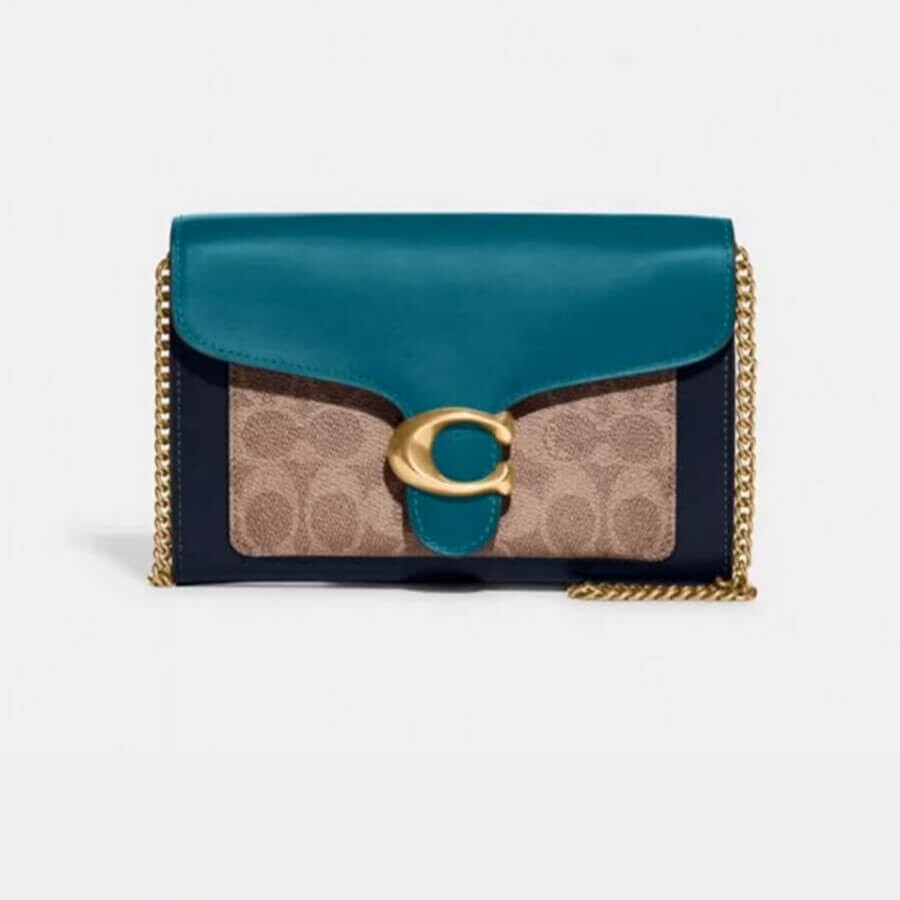 

Сумка Coach Outlet Color Blocking Classic Logo Tabby Clutch, темно-синий/голубой/бежевый