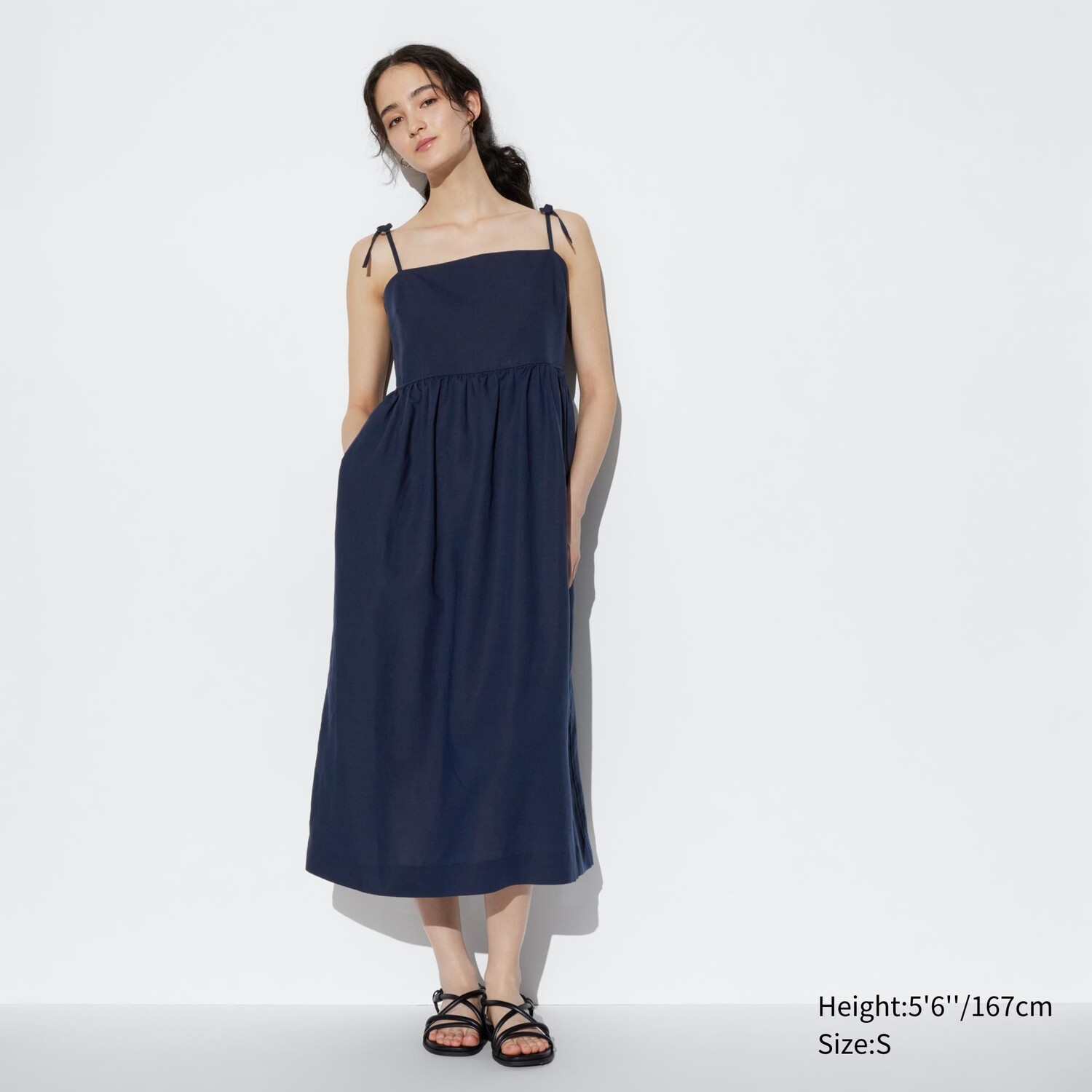 

Льняное платье на бретелях UNIQLO, темно-синий