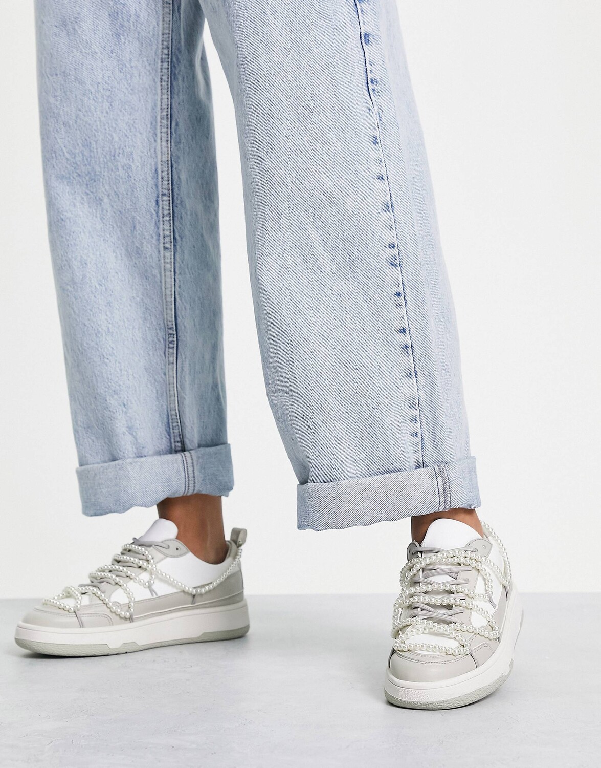 

Кроссовки с кружевом и искусственным жемчугом ASOS DESIGN Daze