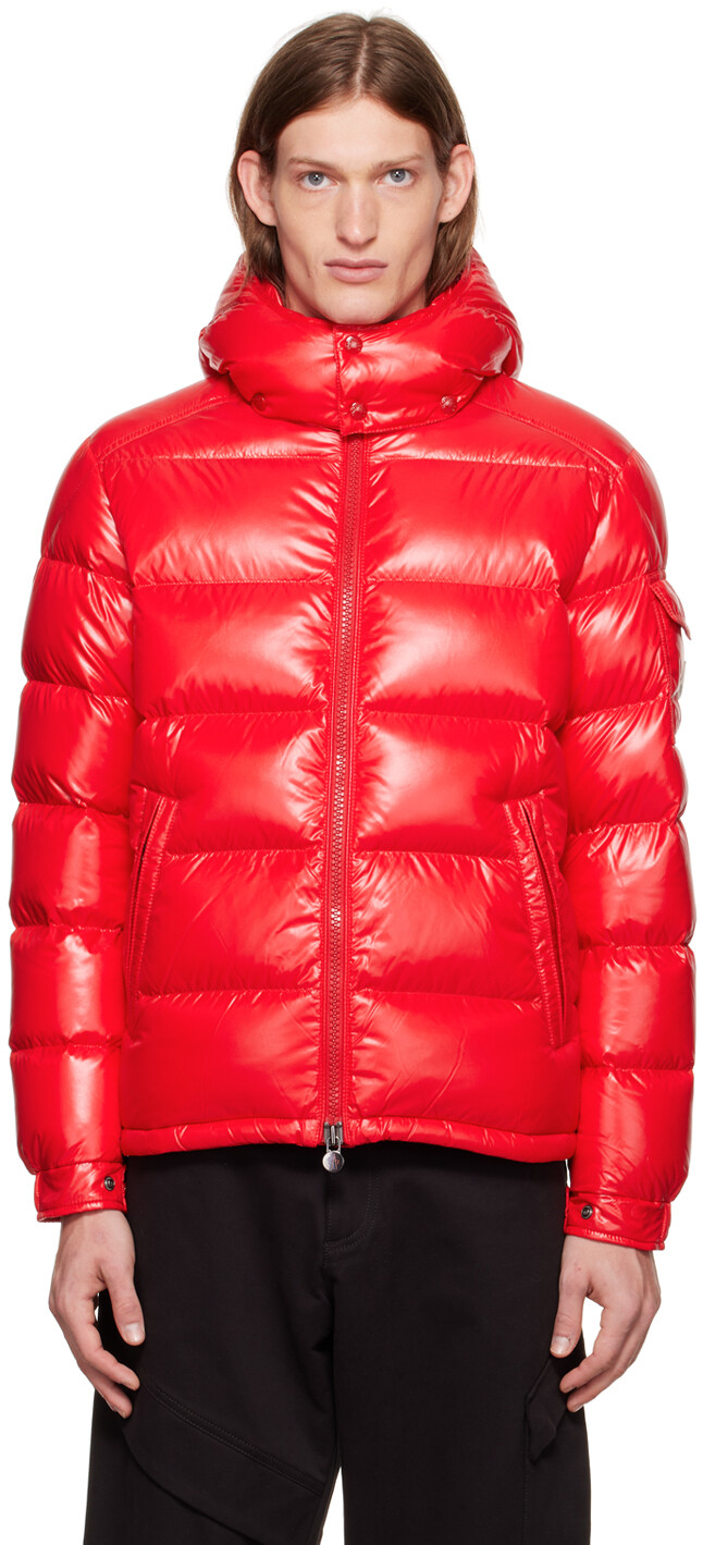 

Красный пуховик Maya Moncler