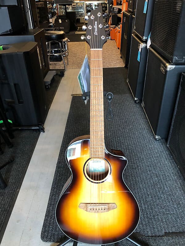 

Breedlove Discovery S Companion CE Edge Burst Red Cedar African Mahogany