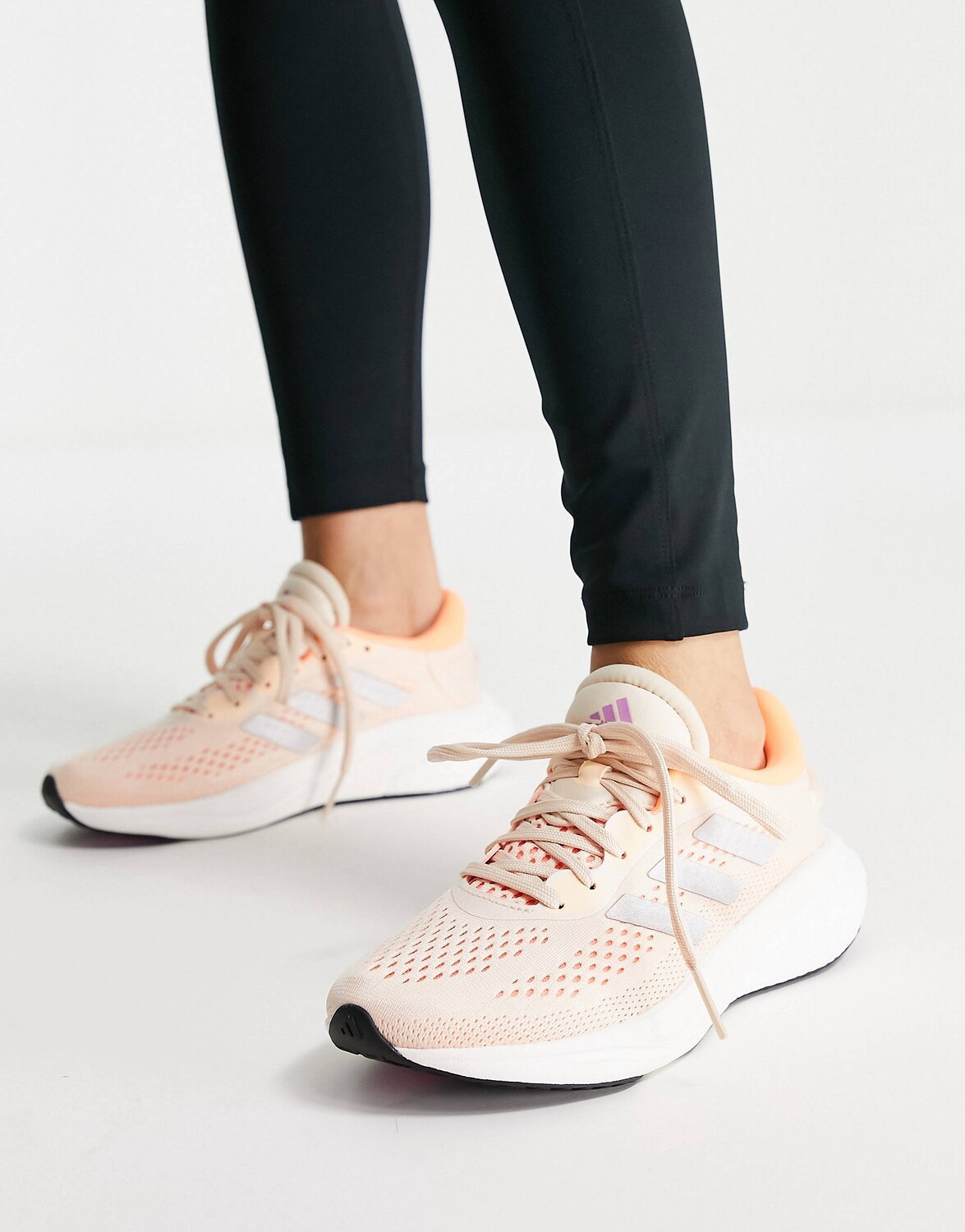 

Оранжевые кроссовки adidas Running Supernova 2